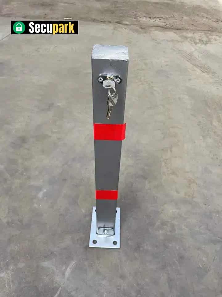 Barriere de parking rabattable et solide type poteau 2