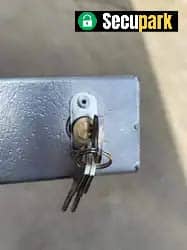 Barriere de parking rabattable et solide type poteau 3